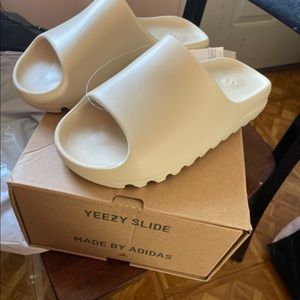 Yeezy sandals size 42 men’s 8